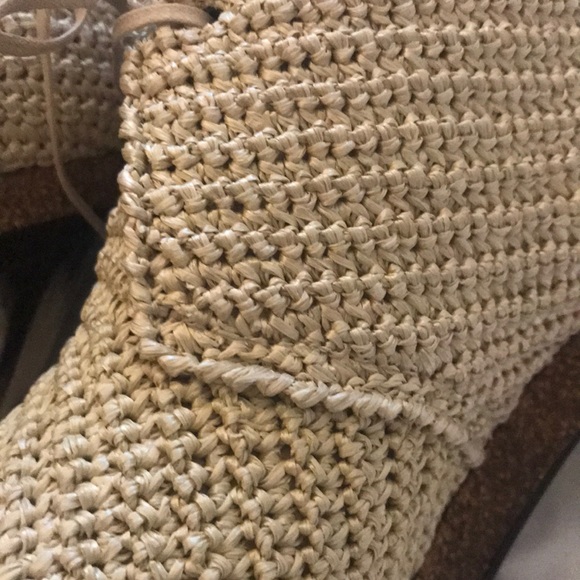 NWT Burberry beige peep toe bootie size 37.5 - Picture 5 of 8